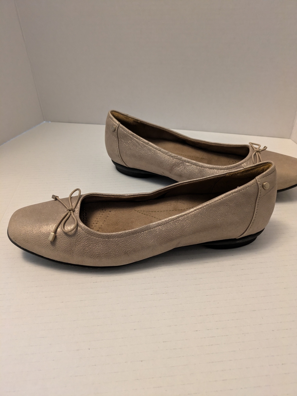 Clarks Women's Gold Bow Ballet Flats 10